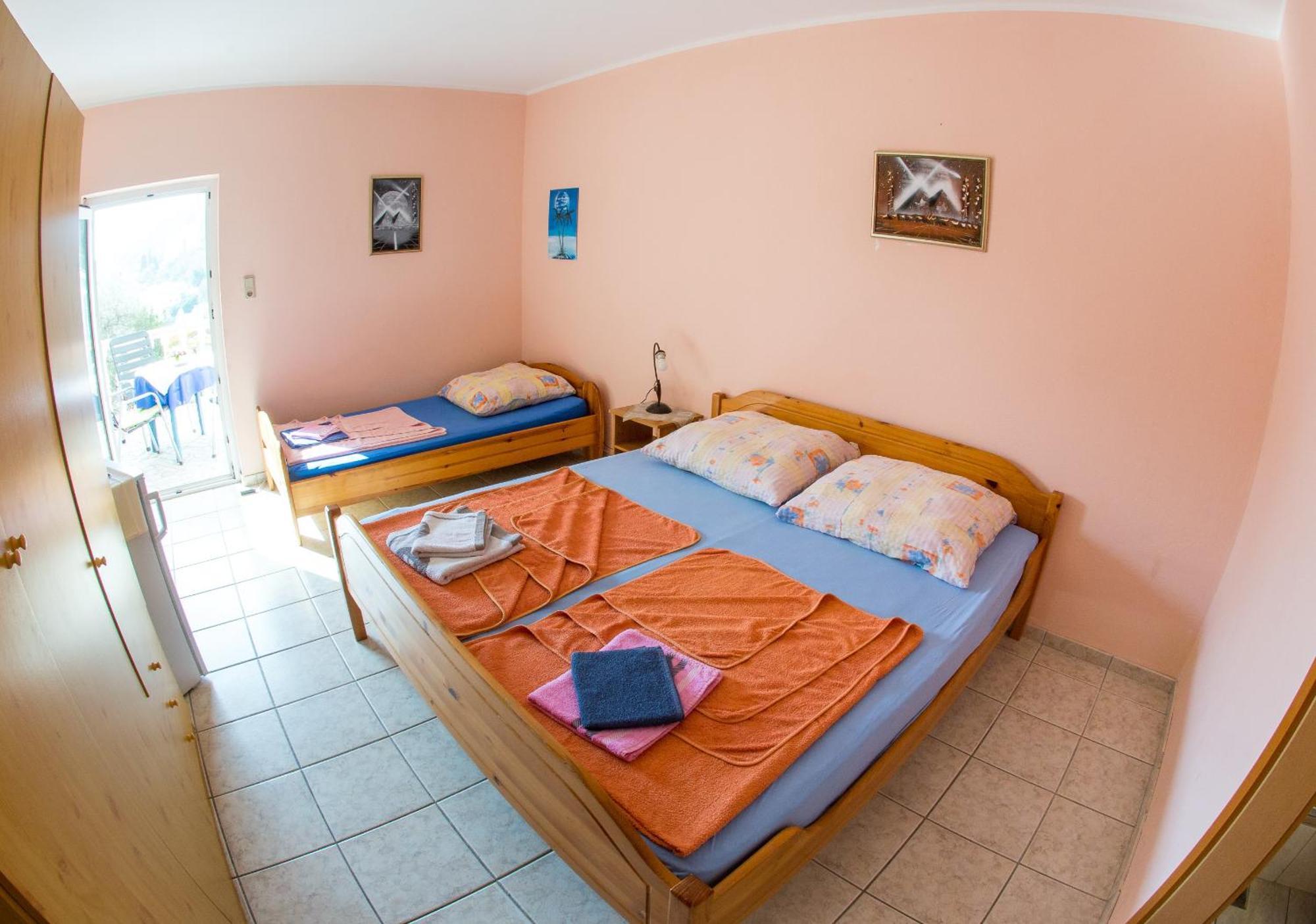 Guest House Almond Bečići Oda fotoğraf