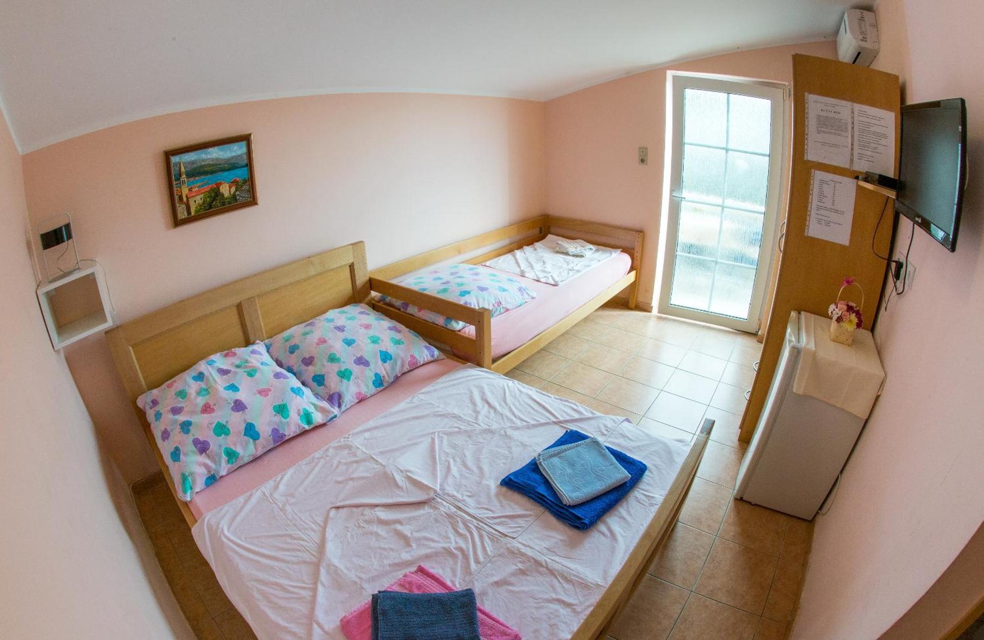 Guest House Almond Bečići Oda fotoğraf