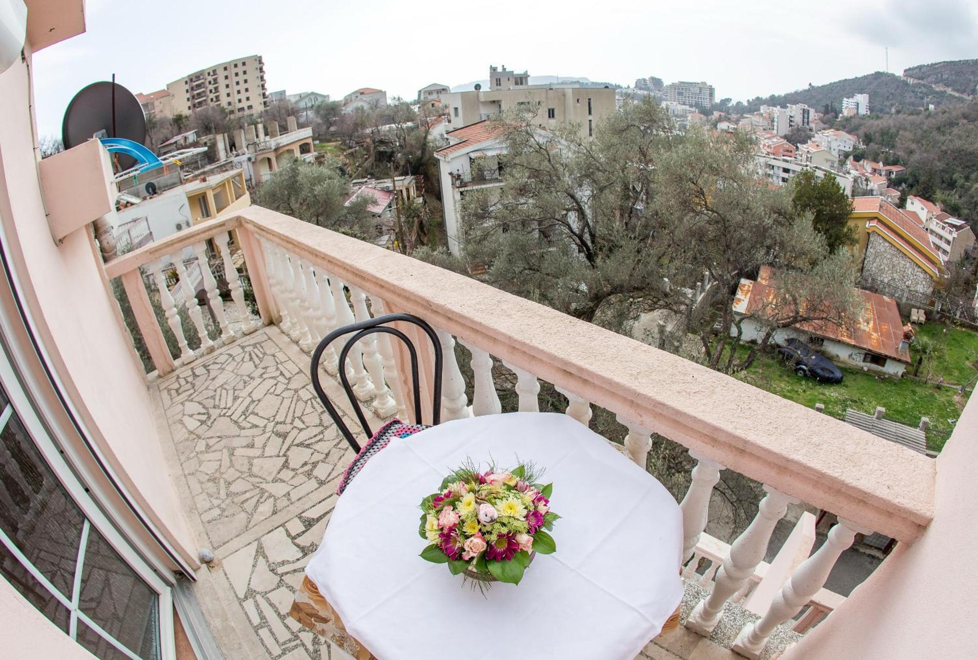 Guest House Almond Bečići Dış mekan fotoğraf