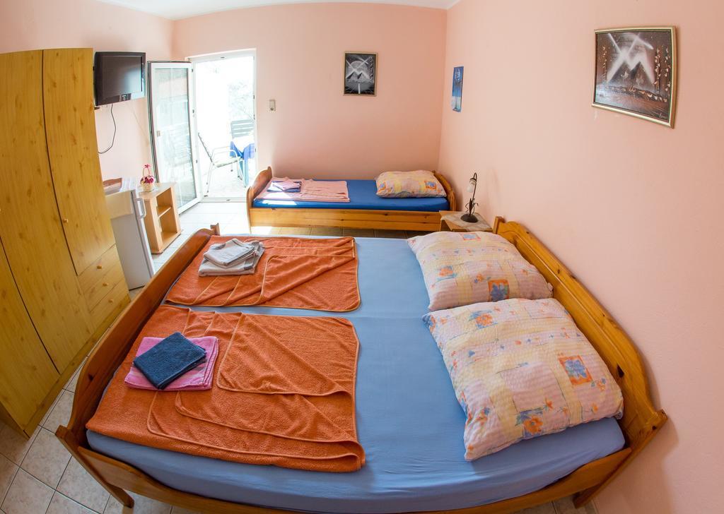 Guest House Almond Bečići Dış mekan fotoğraf